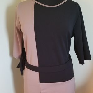 Short sleeved colorblocked midi with belt